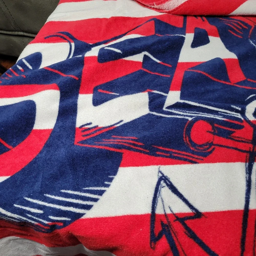 Disney Cruise Line‎ Mickey Mouse Sea Ya Real Soon Beach Towel Red White Striped